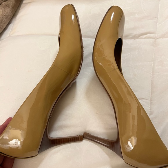 Tory Burch Camel Patent Leather Heels - Picture 7 of 11